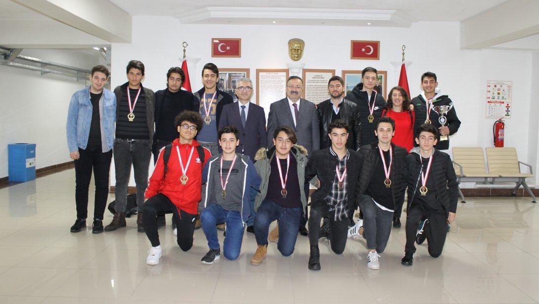 İl Şampiyonu Atatürk Anadolu Lisesi Basketbol Takımının Sayın Müdürümüzü Ziyareti