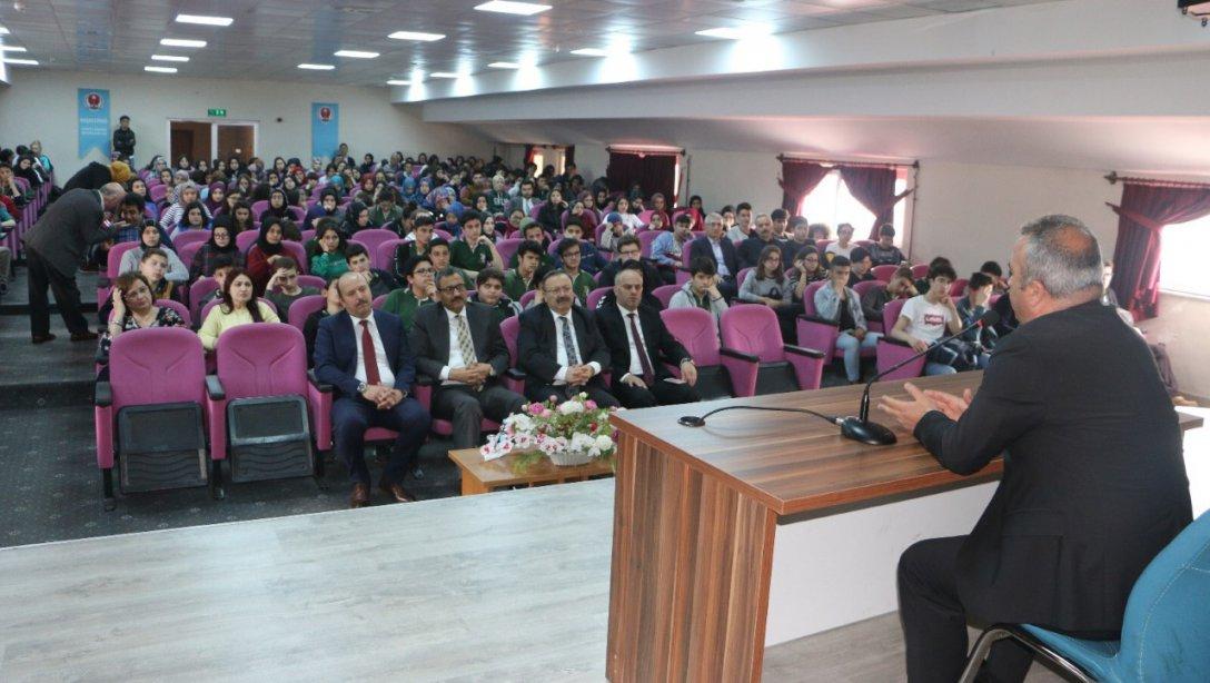 Sayın Valimiz Sarıfakıoğulları, 2019 Prof. Dr. Fuat Sezgin Yılı Konulu Konferansa Katıldı 