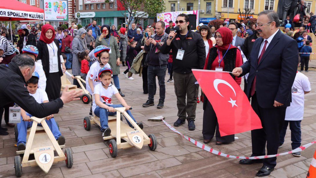 Sayın Müdürümüz Tosunoğlu Tahta Araba Yarışının Startını Verdi