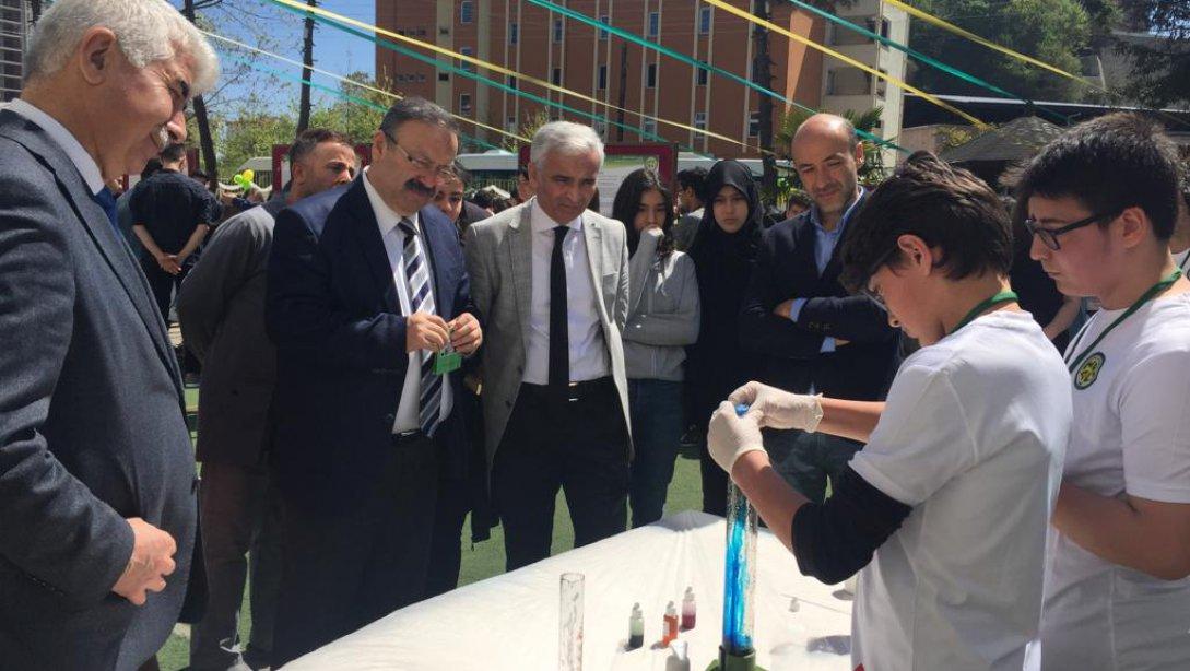 Sayın Müdürümüz Tosunoğlu, Hamdi Bozbağ Anadolu Lisesinin TÜBİTAK 4006 Bilim Fuarına Katıldı