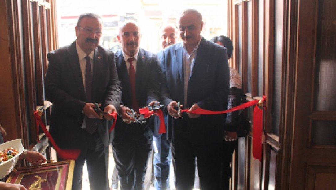 Sayın Müdürümüz Tosunoğlu Giresun Halk Eğitimi Merkezi Resim Serginin Açılışını Yaptı
