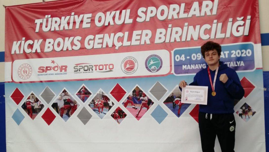Güzel Sanatlar ve Spor Lisesi Öğrenci Umut Kaan İşcan Kick Boks Türkiye Şampiyonasında 3. Oldu