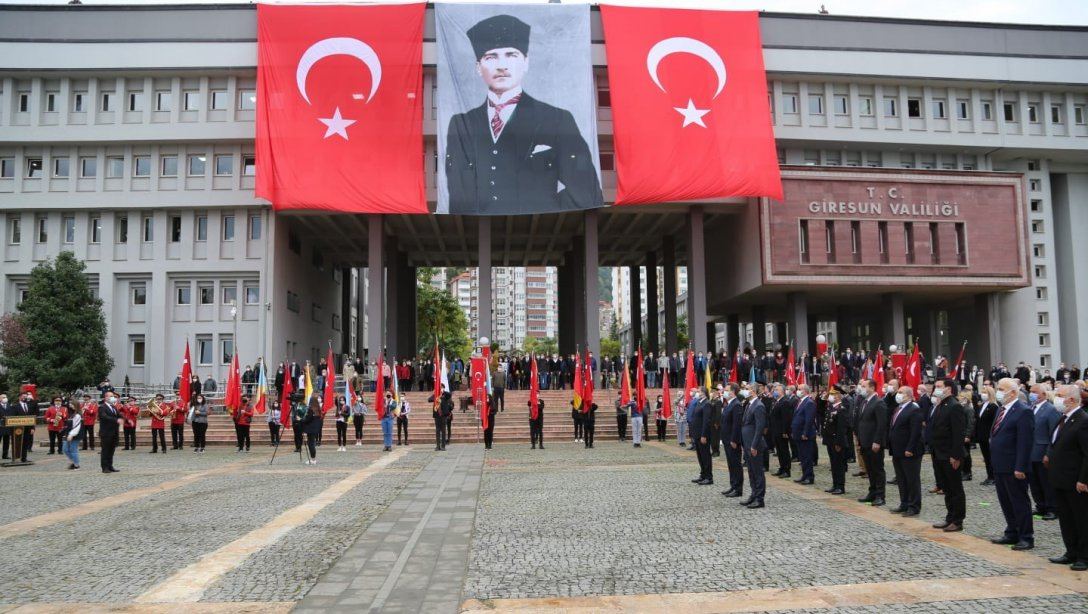 Gazi Mustafa Kemal Atatürk'ü Ölümünün 82. Yıldönümünde Saygıyla Andık