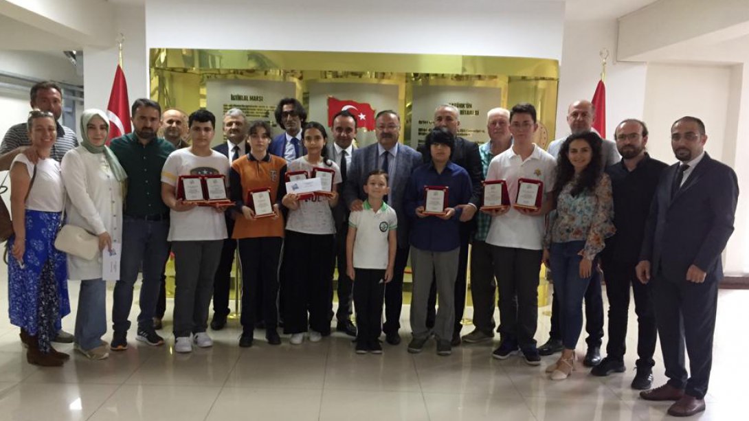 Müdürümüz Tosunoğlu, Giresun Fen Lisesi 10. Bilim Olimpiyatında Dereceye Giren Öğrencileri Kabul Etti
