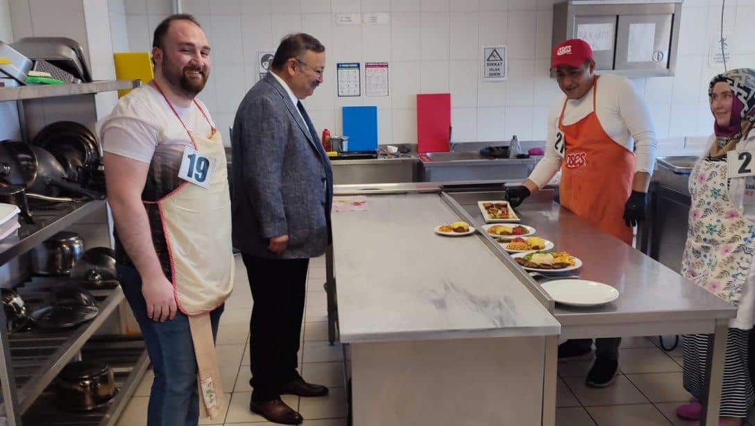 Müdürümüz Tosunoğlu, Aşçılık Alanı Kalfalık/Ustalık Beceri Sınavını Ziyaret Etti