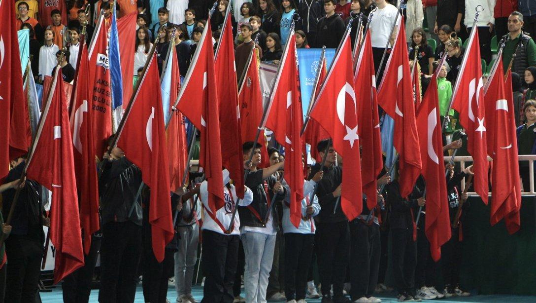 Valimiz Mehmet Fatih Serdengeçti, Amatör Spor Haftası İle Okul Sporları Açılışı Programına Katıldı