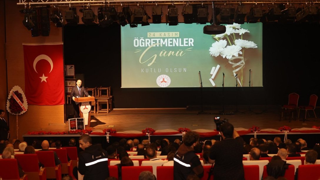 Sayın Valimiz Mehmet Fatih Serdengeçti, 24 Kasım Öğretmenler Günü Programına Katıldı