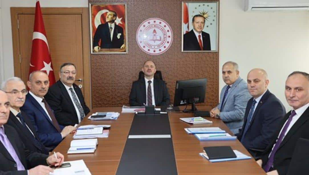 Sayın Valimiz Mehmet Fatih Serdengeçti Başkanlığında Milli Eğitim Yatırımları Değerlendirme Toplantısı Yapıldı