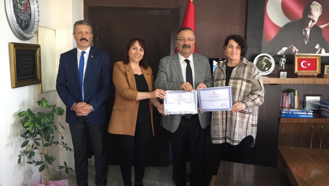 Müdürümüz Tosunoğlu, Öğretmenlerimize Bakanlığımızın Teşekkür Belgesini Takdim Etti