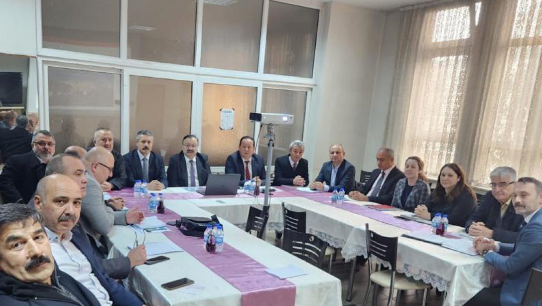 Müdürümüz Tosunoğlu, Keşap İlçesi Okul ve Kurum Müdürleriyle Paylaşım Toplantısında Buluştu