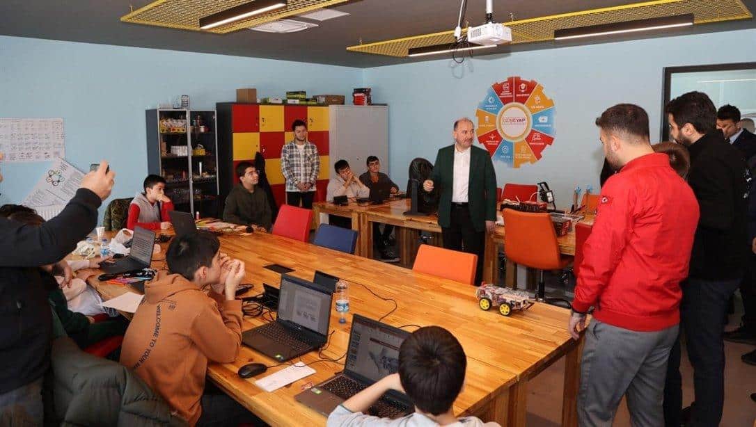 Sayın Valimiz Mehmet Fatih Serdengeçti, Deneyap Atölyesi'nde: Gençlerin Teknolojiyi Keşfetme Yolculuğu