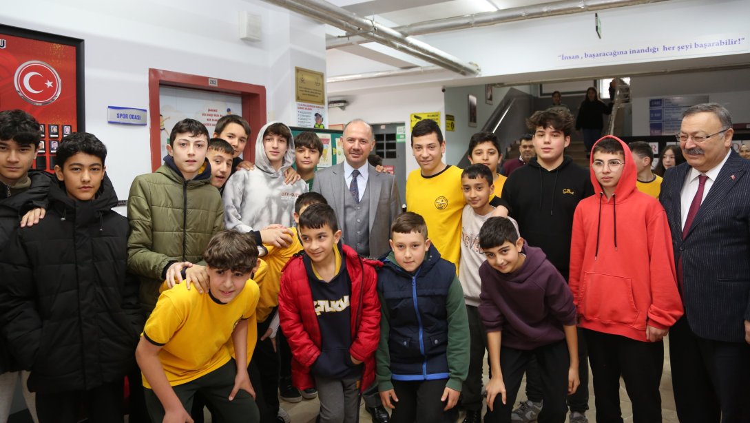 Sayın Valimiz Mehmet Fatih Serdengeçti, Okul Ziyaretlerine Çıtlakkale Ortaokulu ile Devam Etti