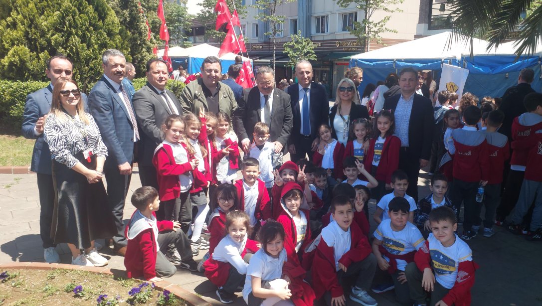 İl Milli Eğitim Müdürümüz Ertuğrul Tosunoğlu, Özel Yavuz Kolej Bilim Şenliğini Ziyaret Etti