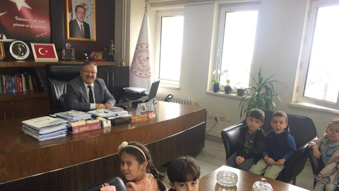 Müdürümüz Tosunoğlu'nun Makamı Minik Öğrencilerimizle Şenlendi