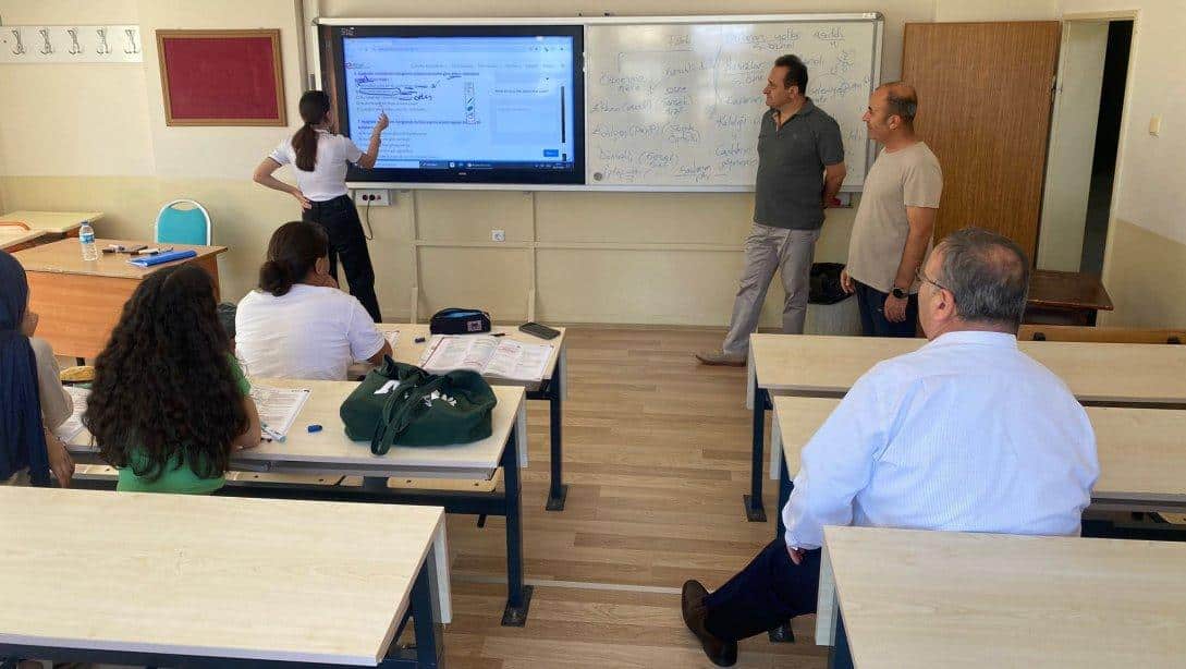 İl Millî Eğitim Müdürümüz Ertuğrul Tosunoğlu, Yaz Dönemi Destekleme ve Yetiştirme kurslarında incelemelerde bulunmak üzere Merkez ilçedeki okullarımızı ziyaret etti