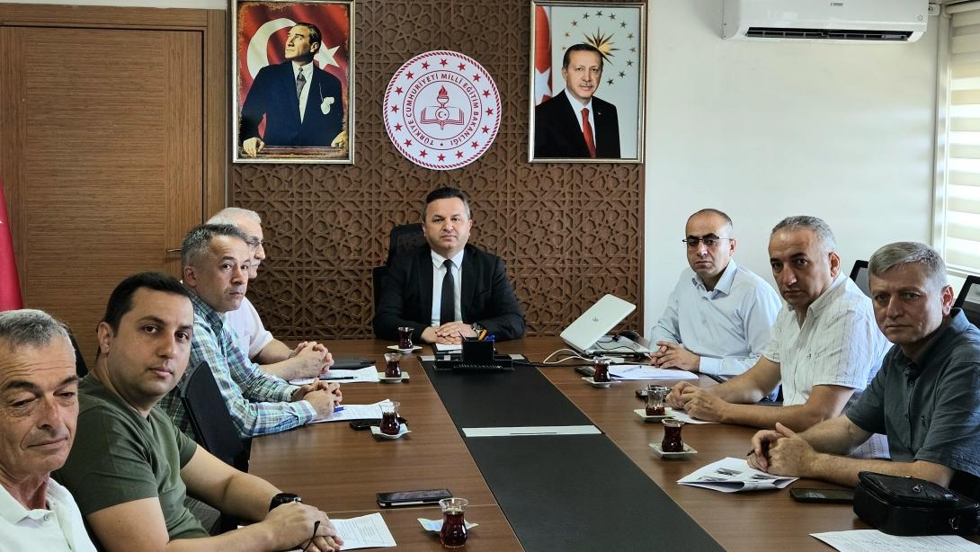 MÜDÜRÜMÜZ ÖZGÜR TOKGÖZ BAŞKANLIĞINDA 2024-2025 EĞİTİM ÖĞRETİM YILI AÇIK ÖĞRETİM KURUMLARI 3. DÖNEM YAZILI SINAVI BİLGİLENDİRME TOPLANTISI YAPILDI