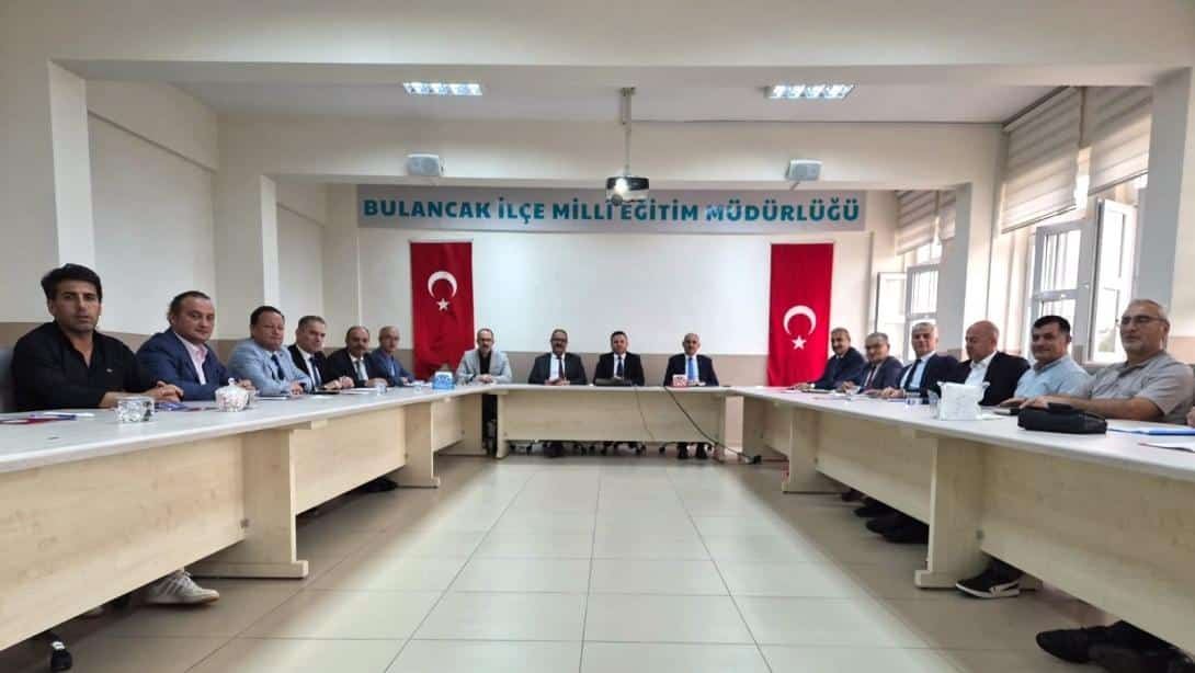 Müdürümüz Özgür Tokgöz Başkanlığında İlçe Millî Eğitim Müdürleri Toplantısı Gerçekleştirildi